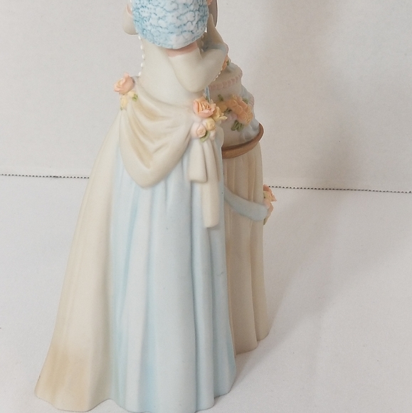 AVON PRESIDENT'S CLUB--. ALBEE AWARD- 1980 - Picture 4 of 8